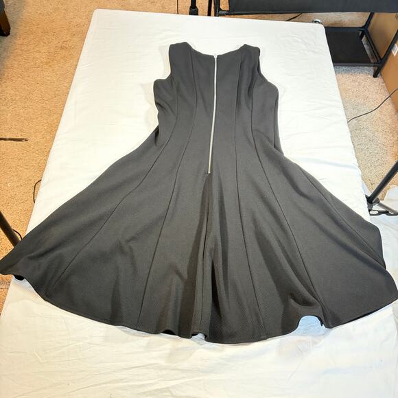 Gabby Skye womens black fit flare dress white stripe detail.  Size 4. keyhole - Picture 2 of 6